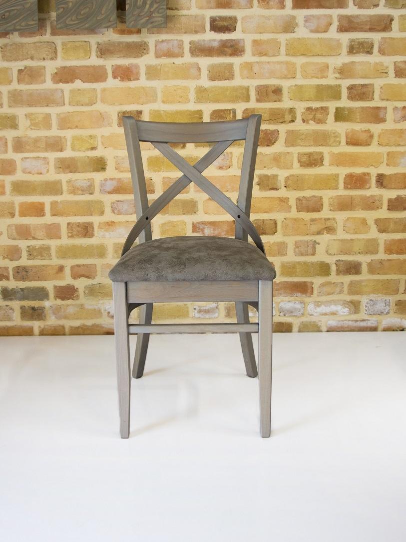 صندلی خاکستری